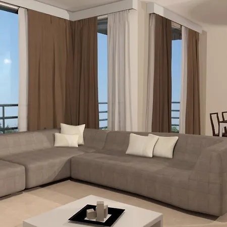 Larnaca Penthouse Δωμάτια σε οικογενειακή κατοικία Κερύνεια